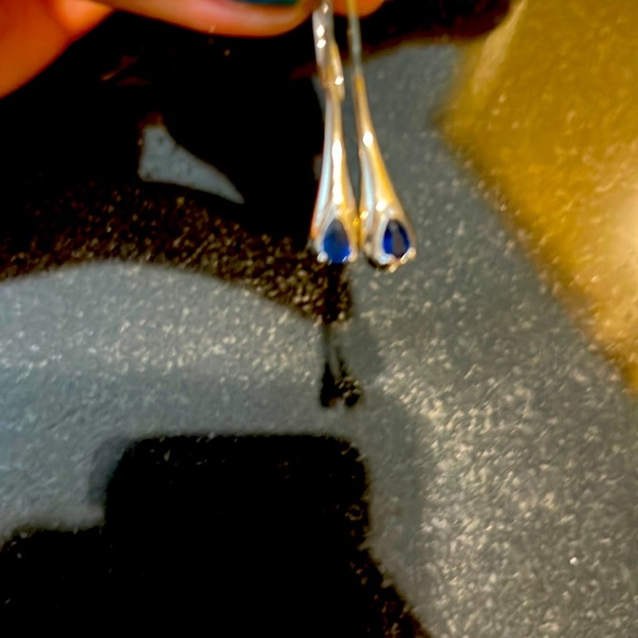 Tear Drop Silver earrings - Picture 1 of 2